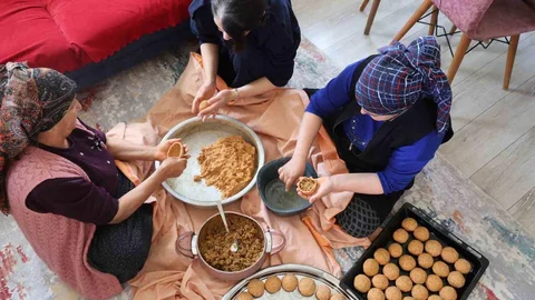Adana'da İçli Köfte Hazırlıkları Başladı