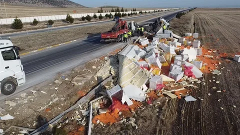 Afyonkarahisar'da Tır Devrildi