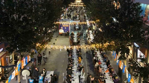 Balıkesir'de Dev İftar Sofrası Kuruldu