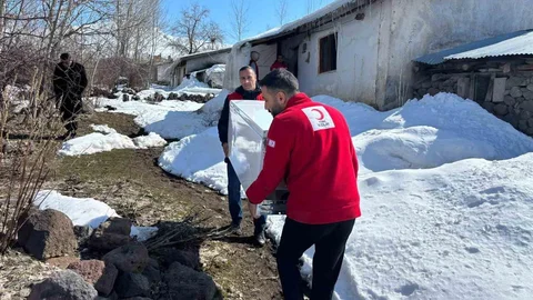 Türk Kızılayı Muradiye'den Yardım Eli