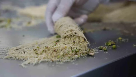 Diyarbakır'da Kadayıf ve Soğuk Baklava Talebi Artıyor