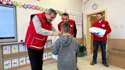 Kastamonu'da 6 Bin 400 Öğrenciye Bayramlık Kıyafet Dağıtıldı