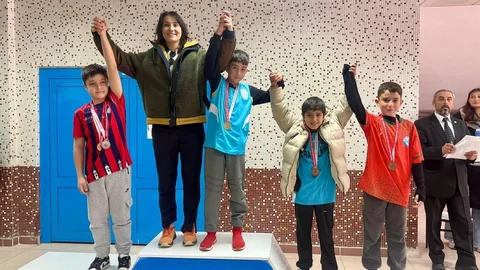 Niğde'de Öğrenciler Atletizmde Başarı Elde Etti