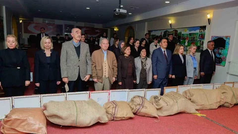 Gaziantep'te Minik Öğrencilerin Gösterisi Takdir Topladı