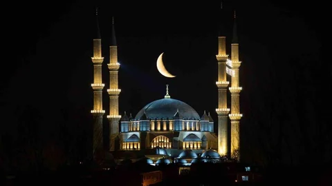Selimiye Camii Üzerinde Hilal Görüntüsü