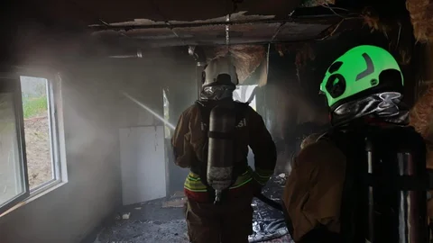 Antakya'da Evinin Yangınıyla Yüzleşti