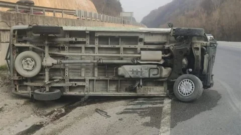 Bursa'da Minibüs Takla Attı