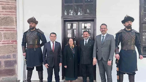 Bilecik'te Bakan Yardımcısı Türbe Ziyareti