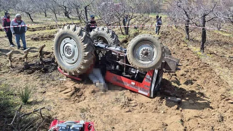 Bilecik'te Traktör Devrildi