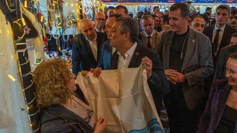 CHP Genel Başkanı Özel Manisa'da İftar Yaptı