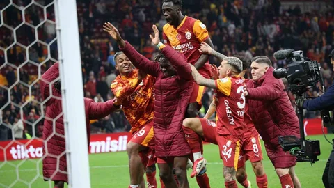 Galatasaray'da Maç Sonunda Coşku
