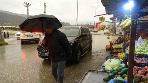 Hatay'da Etkili Sağanak Yağışlar Başladı
