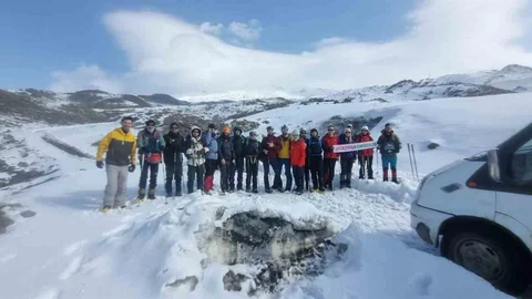 Ağrı Dağı'na Zirve Tırmanışı Başladı