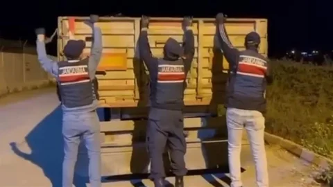 Adana'da Kaçak Makaron Operasyonu