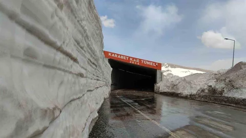 Karabet Geçidi'nde Kar Kalınlığı 3.52 Metreye Ulaştı