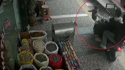 Antalya'da 5 Yaşındaki Çocuğun Kaza Anı Kamerada