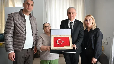Kepez'de Şehit Annesine Ziyaret