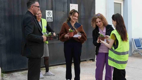 Didim'de Sağlık Çalışanlarına Jest