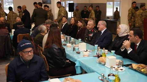 Gelibolu'da İftar Programı Düzenlendi