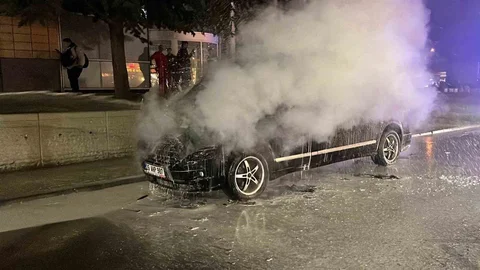 Eskişehir'de Yanan Minibüs Paniğe Yol Açtı
