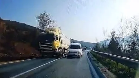 Bursa İnegöl'de Hatalı Sollama Tehlikesi