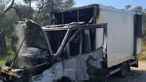 Ayvacık'ta Kamyonet Yangını Gerçekleşti