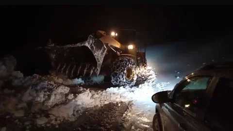 Pervari'de Kar Mahsur Kalanlar Kurtarıldı