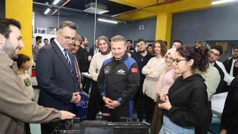 Alper Gezeravcı Bursa'da Öğrencileri Ziyaret Etti