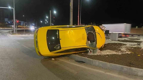 Afyonkarahisar'da Taksi Devrildi