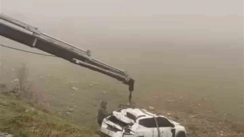 Mardin'de Otomobil Devrildi, Sürücü Yaralandı