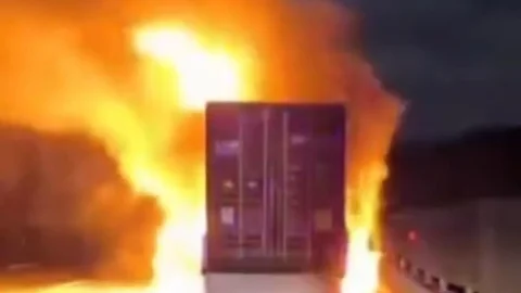 Tır Konteynerinde Yangın Çıktı