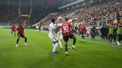 Gençlerbirliği - Beşiktaş Maçında İlk Yarının Sonucu 0-0