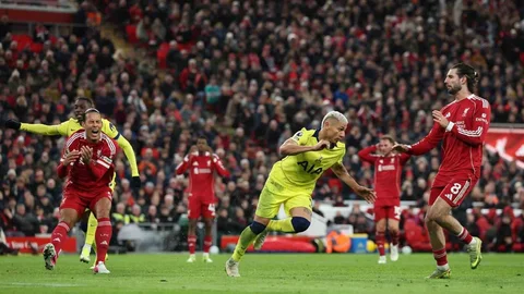 Liverpool ve Tottenham Beraberlikte Kaldı