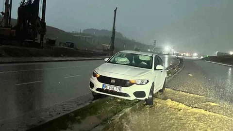 Kurtalan'da Maddi Hasarlı Trafik Kazası