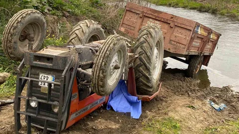 Sakarya'da Traktör Devrildi, Sürücü Hayatını Kaybetti