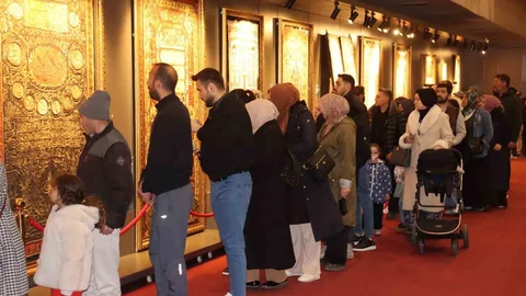 Kayseri'de Kutsal Emanetler Sergisi Yoğun İlgi Gördü