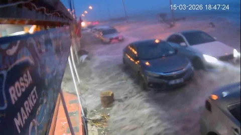 Hatay’da Fırtına Denizi Taşırdı