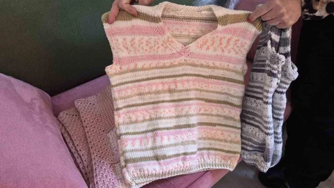 Kadınların Ördüğü Bebek Kıyafetleri Eskişehir'de Dağıtılıyor