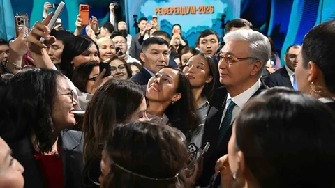 Kazakistan'da Yeni Anayasa'ya Evet Dendi