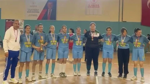 Salihli Kızları Futsal Şampiyonu Oldu