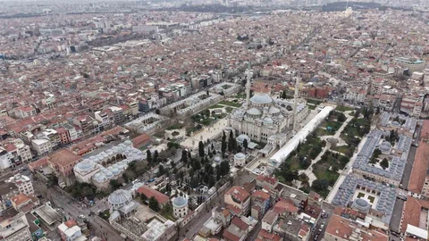 İstanbul'da İlber Ortaylı'nın Defni Hazırlıkları