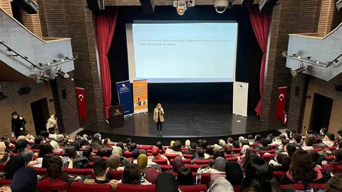 Düzce'de Kariyer Gelişim Etkinliği Düzenlendi