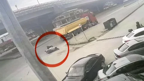 Motosikletli Genç Kaza Geçirdi