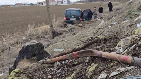 Adilcevaz'da Takla Atan Araçta Yaralı Var