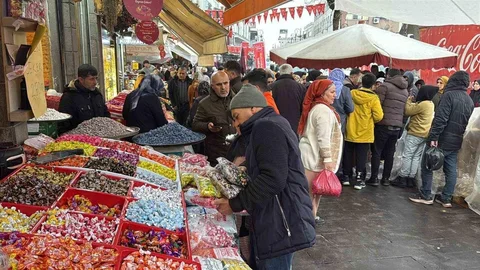 Diyarbakır'da Sağanak Yağış Esnafı Olumsuz Etkiledi
