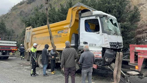 Samsun'da Hafriyat Kamyonu Kaza Yaptı