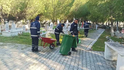 Aydın Mezarlıklarında Temizlik Çalışması