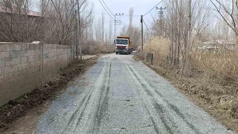 Iğdır'da Köy Yolu Onarıldı