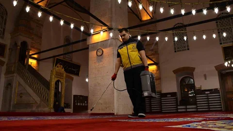 Balıkesir'de Cami ve Mezarlık Temizliği Yapıldı