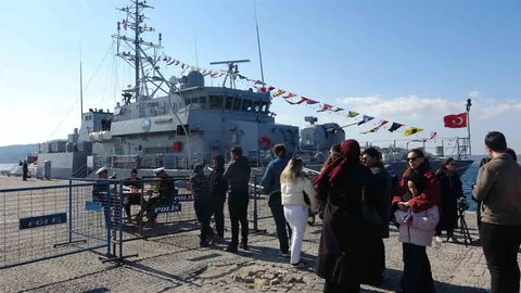 Türk Donanmasının Savaş Gemileri Ziyarete Açıldı